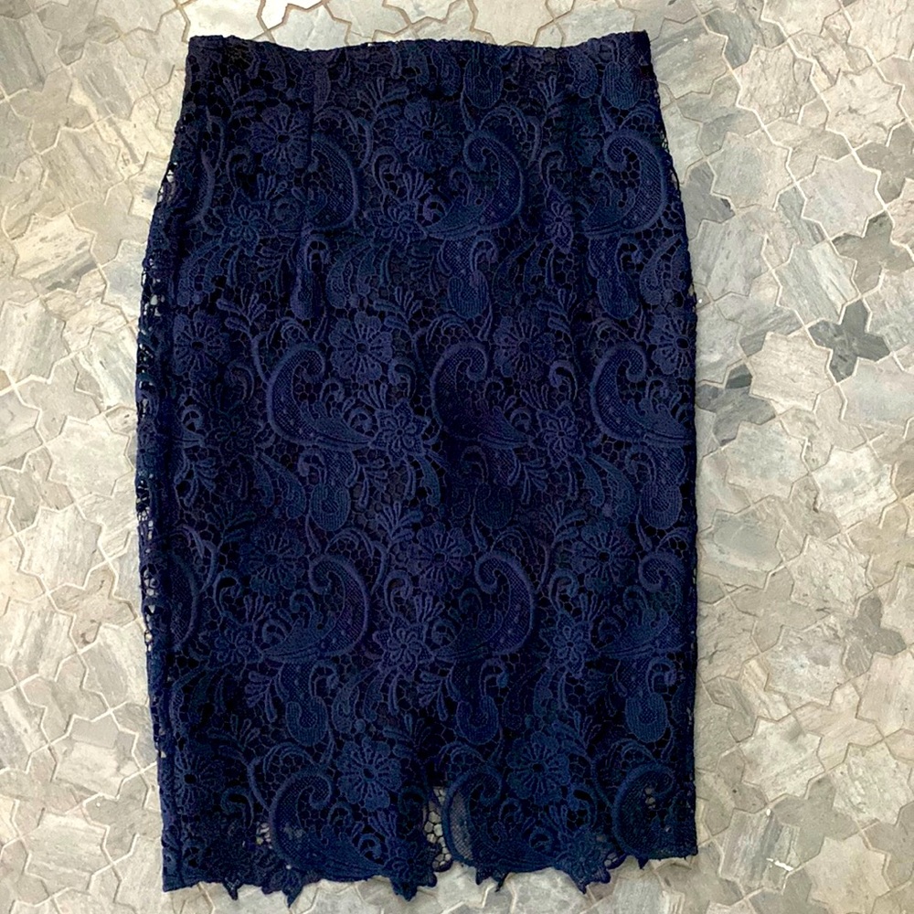 Zara Lace Skirt. Size Medium